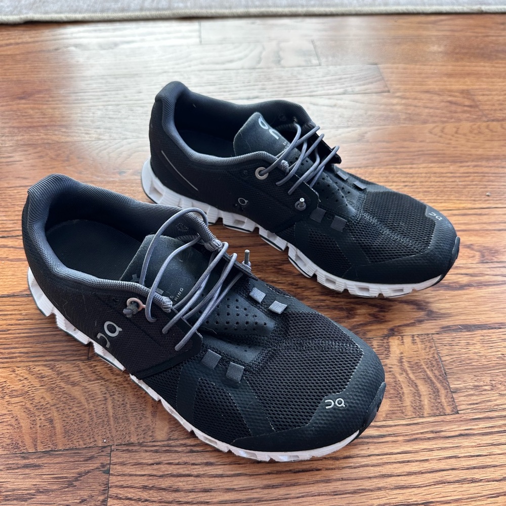 On Cloud 5 - Womens, basically new!